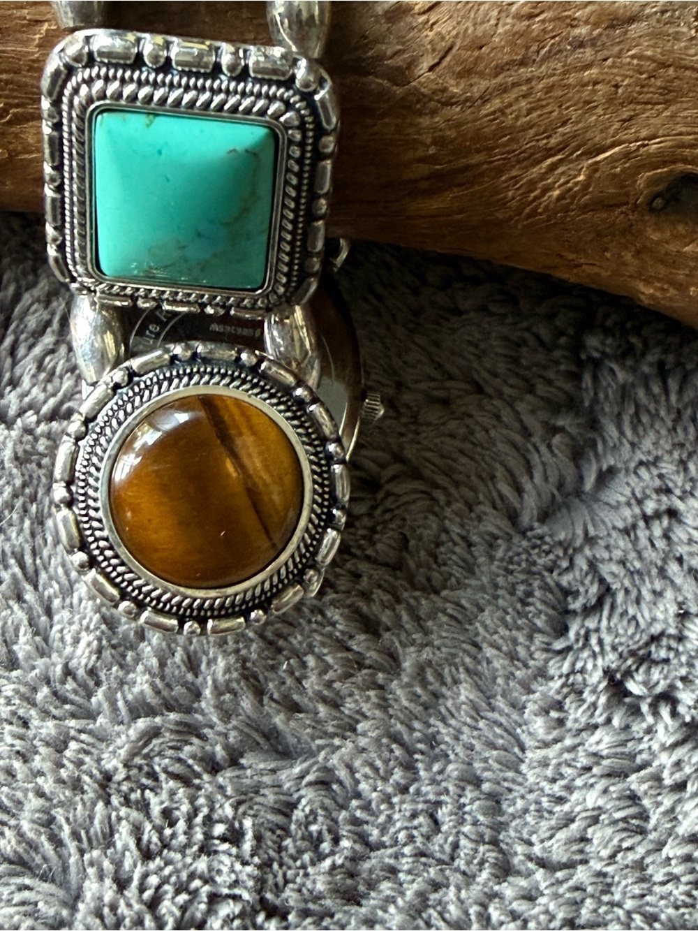 Orvis woman’s watch with semi precious stones in silvertone, abalone oval face. - Picture 7 of 12